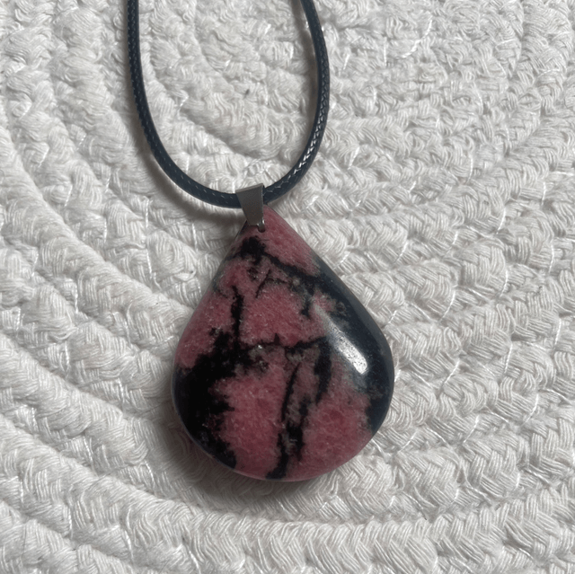 Pendentif pierre plate forme libre Rhodonite 40 mm qualité A