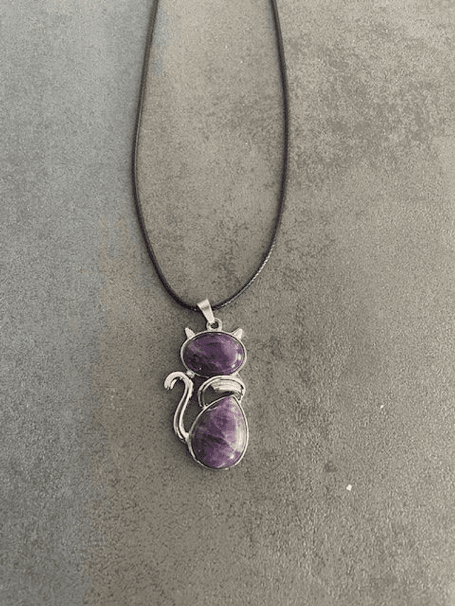 Pendentif en forme de chat en pierre d&#039;améthyste