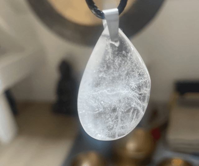 Pendentif pierre plate forme libre Cristal de Roche 40 mm qualité AA